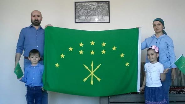 'Ben Çerkes Bayrağını Seviyorum...' demek: 