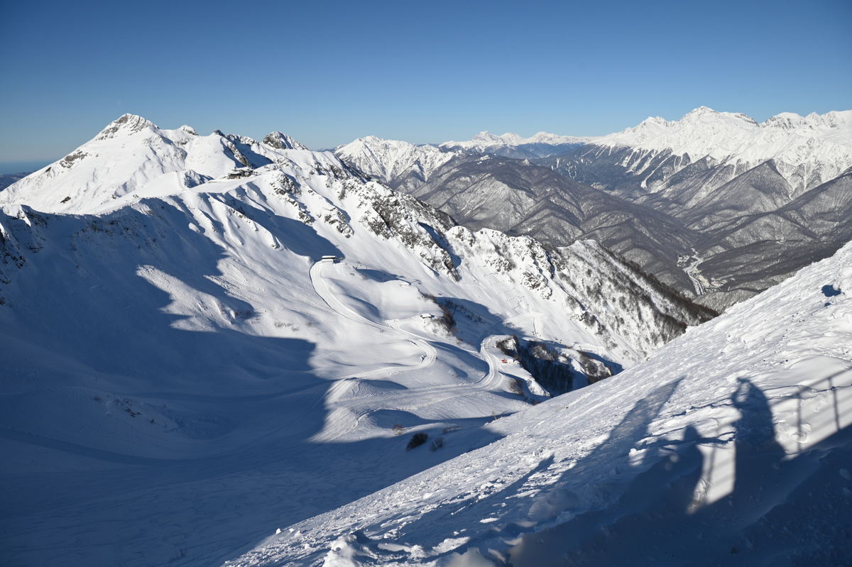 Soçi sakinleri, kar yağışı nedeniyle dağlarda yürüyüş yapmamaları konusunda uyarıldı.