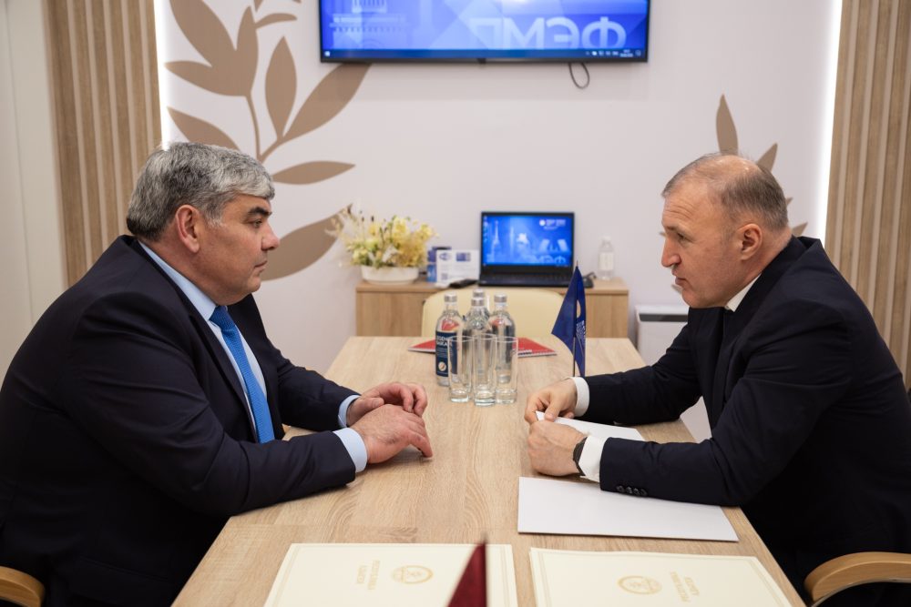 Adigey ve Kabardey Devlet Başkanları St. Petersburg Uluslararası Ekonomik Forumu'nda görüştü