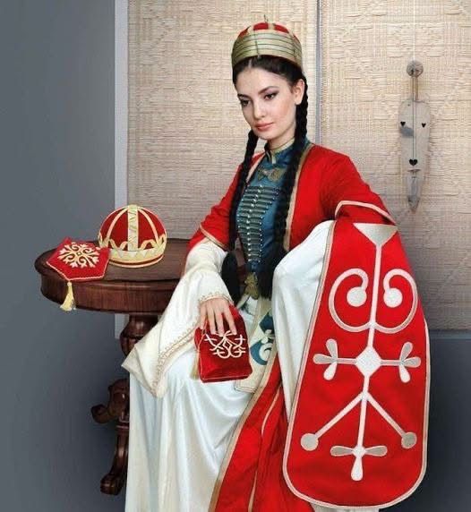 Çerkes (Adığe) Ulusal Kıyafeti “Tsıye” ve “Saye” Hakkında Temel Bilgiler    …026