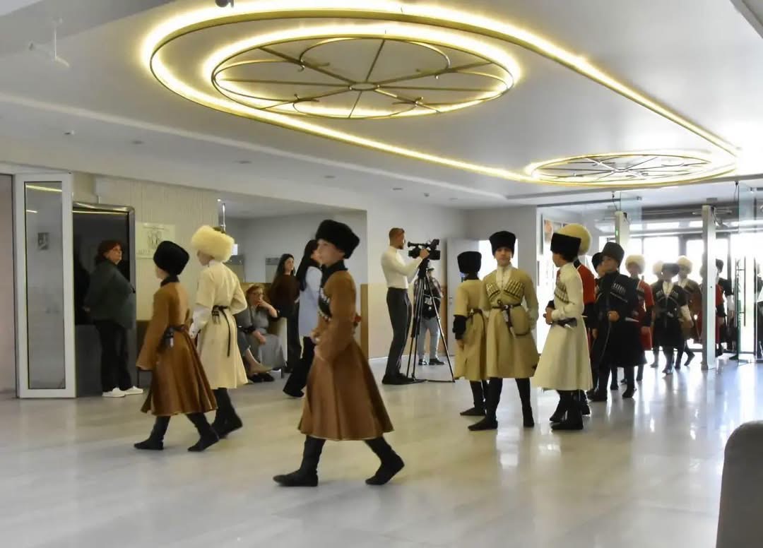 Bugün, Adığe Cumhuriyeti Ulusal Müzesi'nde, Adığe (Çerkes) Ulusal Kıyafet Günü'ne Özel Bir Etkinlik 
