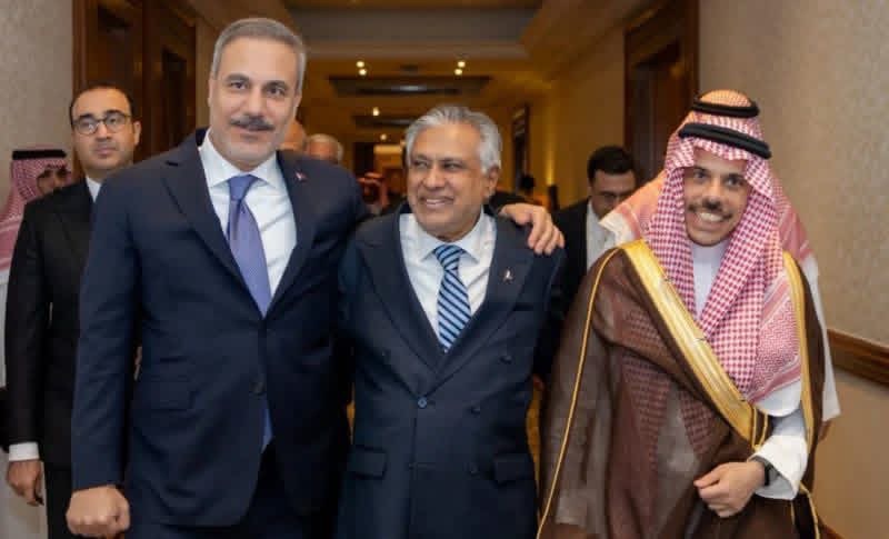 Mekke Paktı Yürürlüğe Girdi